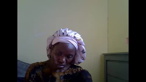 Snapshot of eboniana chatting on 05.17.26 eboniana online show from 05.17.26