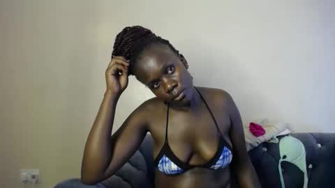 Snapshot of ebonie_sweetness chatting on 10.24.25 Lola online show from 10.24.25
