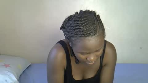 Snapshot of ebonnyqueeen chatting on 12.01.25 Queen online show from 12.01.25