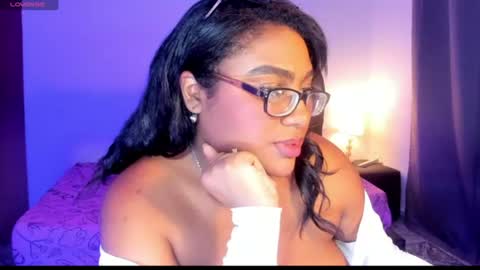Snapshot of ebony__queen2 chatting on 06.11.26 ebony__queen2 online show from 06.11.26