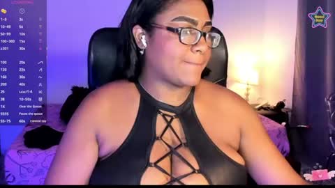 Snapshot of ebony__queen2 chatting on 06.12.26 ebony__queen2 online show from 06.12.26