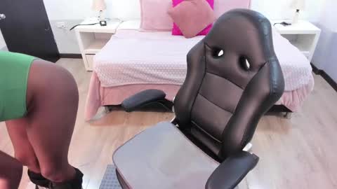 Snapshot of ebony_fantasy2 chatting on 09.18.25 ebony_fantasy2 online show from 09.18.25