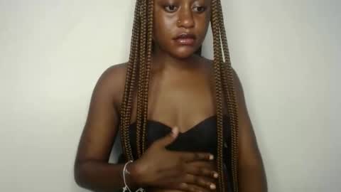 Snapshot of ebony_fatass chatting on 09.08.25 Ella online show from 09.08.25