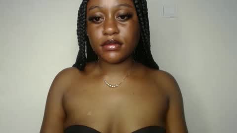 Snapshot of ebony_fatass chatting on 09.12.25 Ella online show from 09.12.25