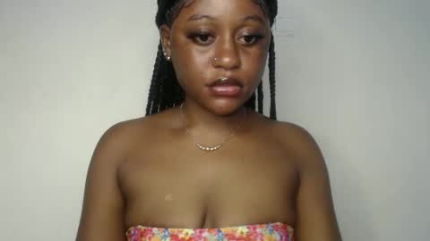 Snapshot of ebony_fatass chatting on 09.13.25 Ella online show from 09.13.25