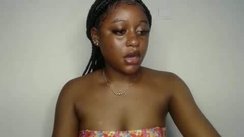Snapshot of ebony_fatass chatting on 09.14.25 Ella online show from 09.14.25
