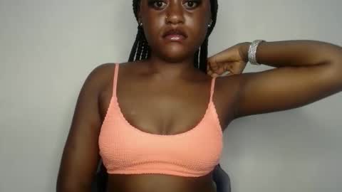 Snapshot of ebony_fatass chatting on 09.14.25 Ella online show from 09.14.25
