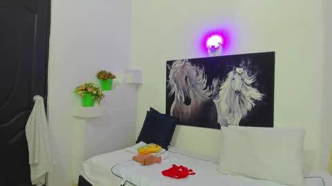 Snapshot of ebony_katterin chatting on 01.04.25 ebony_katterin online show from 01.04.25