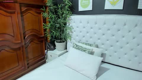 ebony_katterin online show from 10.18.25