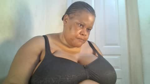 Snapshot of ebony_magixs chatting on 09.24.25 ebony_magixs online show from 09.24.25