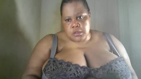 Snapshot of ebony_magixs chatting on 09.28.25 ebony_magixs online show from 09.28.25