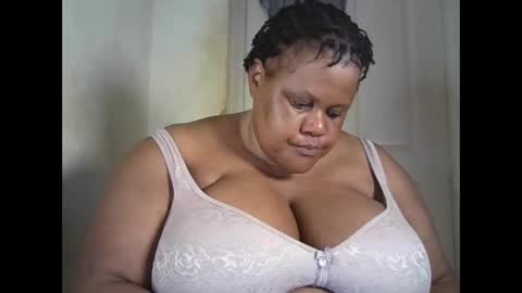 Snapshot of ebony_magixs chatting on 10.09.25 ebony_magixs online show from 10.09.25