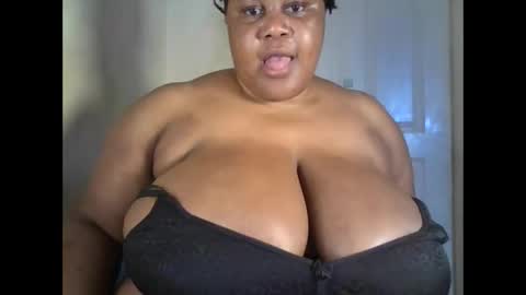 Snapshot of ebony_magixs chatting on 10.13.25 ebony_magixs online show from 10.13.25