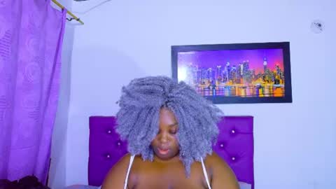 Snapshot of ebony_neighbormoans chatting on 07.17.26 LINA online show from 07.17.26