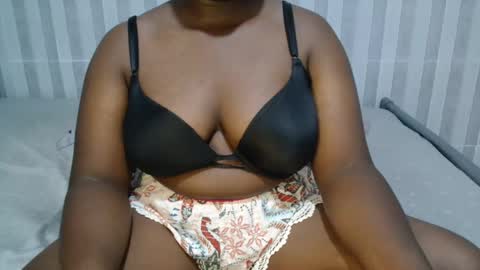 Snapshot of ebony_sabrina chatting on 01.28.25 Sabrina online show from 01.28.25