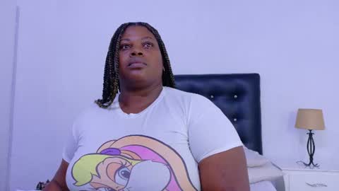 Snapshot of ebony_sugar_mommy chatting on 06.11.26 MILENA online show from 06.11.26