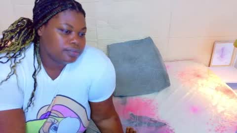 Snapshot of ebony_sugar_mommy chatting on 06.17.26 MILENA online show from 06.17.26
