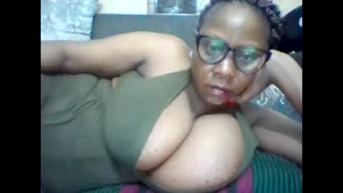 Snapshot of ebonybussy chatting on 03.08.25 MAMITO online show from 03.08.25
