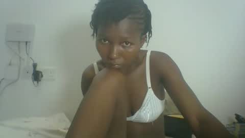 Snapshot of ebonycutegal1996 chatting on 02.10.25 TRIZER online show from 02.10.25