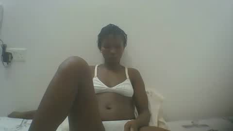 Snapshot of ebonycutegal1996 chatting on 02.16.25 TRIZER online show from 02.16.25