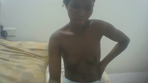 Snapshot of ebonycutegal1996 chatting on 02.24.25 TRIZER online show from 02.24.25