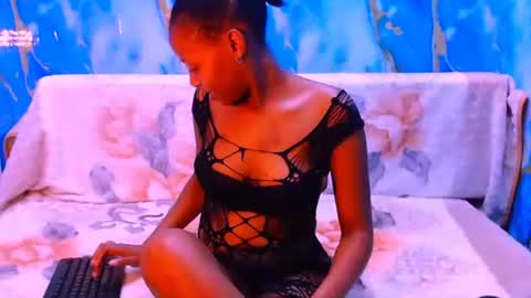 ebonypretty4u online show from 10.13.25