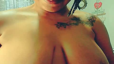 Snapshot of ebonyshy123x chatting on 06.12.26 ebonyshy123 online show from 06.12.26