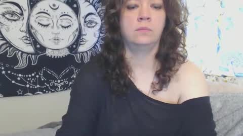 Snapshot of echosol17 chatting on 03.11.25 Weird Echo online show from 03.11.25
