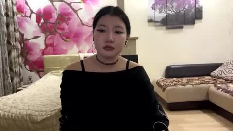 Snapshot of edinabluett chatting on 05.22.26 Eri online show from 05.22.26