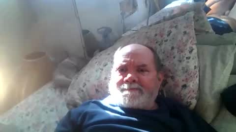 Snapshot of edwalters chatting on 01.05.25 Eddie online show from 01.05.25