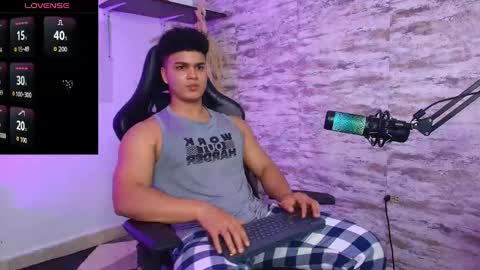 Snapshot of edward__clarck chatting on 10.07.25 EDWARD CLARCK online show from 10.07.25