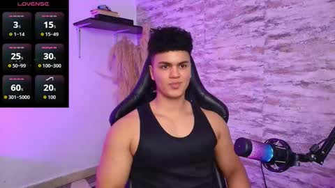 Snapshot of edward__clarck chatting on 10.19.25 EDWARD CLARCK online show from 10.19.25