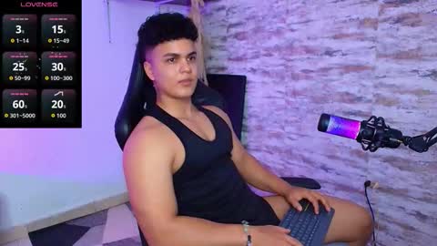 Snapshot of edward__clarck chatting on 12.15.25 EDWARD CLARCK online show from 12.15.25