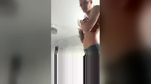 Snapshot of edward_secret chatting on 02.26.26 edward_secret online show from 02.26.26