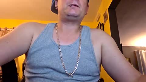 Snapshot of edwardaims_2please chatting on 09.29.25 edwardaims_2please online show from 09.29.25