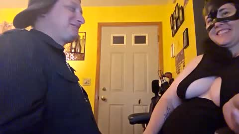 Snapshot of edwardaims_2please chatting on 10.04.25 edwardaims_2please online show from 10.04.25