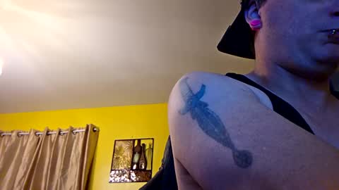 Snapshot of edwardaims_2please chatting on 10.14.25 edwardaims_2please online show from 10.14.25