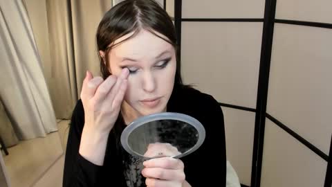 Effie Mur online show from 02.06.26