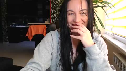 Effy online show from 10.03.25