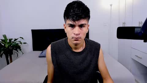 Snapshot of eiden_allenx1 chatting on 01.06.25 eiden_allenx1 online show from 01.06.25