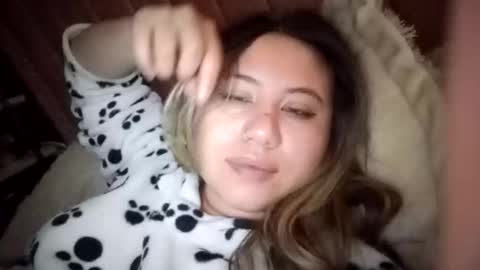 EIMY   MODEL INDEPENDENT online show from 11.29.25