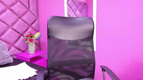 Snapshot of eimy_cutte chatting on 02.18.25 eimy_cutte online show from 02.18.25