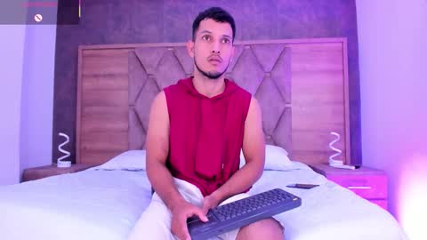 YG COUPLE online show from 01.07.26