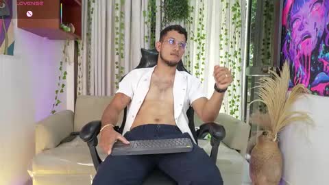 YG COUPLE online show from 01.10.26