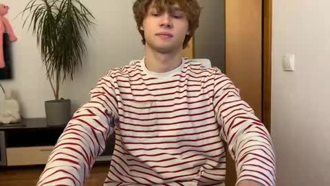 Snapshot of eitanhere chatting on 12.11.24 Eitan online show from 12.11.24