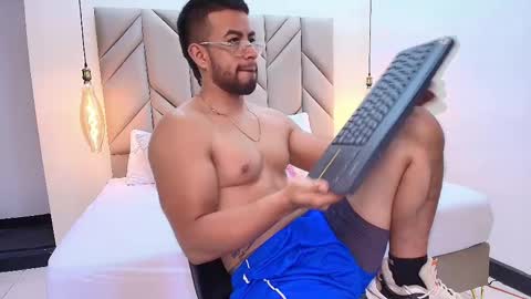 Eithan Connor online show from 03.12.25