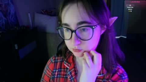 Snapshot of el_sweety chatting on 12.09.24 If you like it when I meow give me a thumbs up online show from 12.09.24