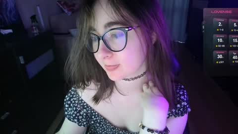 Snapshot of el_sweety chatting on 12.13.24 If you like it when I meow give me a thumbs up online show from 12.13.24