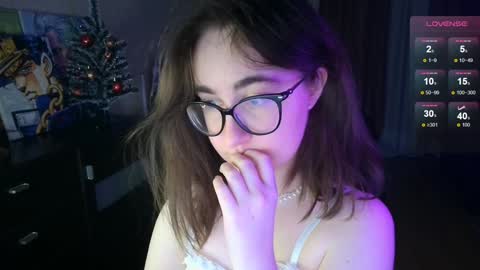 Snapshot of el_sweety chatting on 12.24.24 If you like it when I meow give me a thumbs up online show from 12.24.24