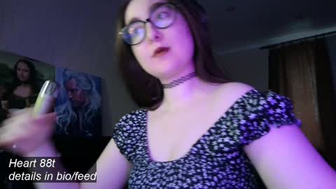 Snapshot of el_sweety chatting on 02.07.25 If you like it when I meow give me a thumbs up online show from 02.07.25
